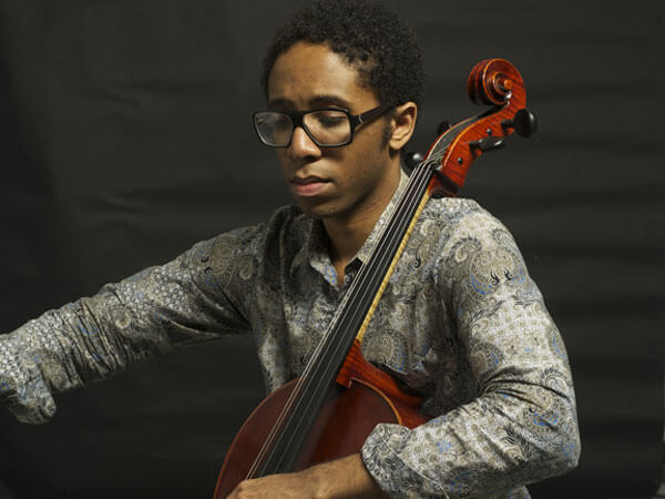 Cellist Seth Woods
