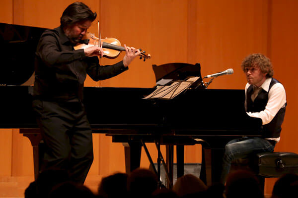 Violinist Joseph Swensen with Gabriel Kahane (photo credit: Jonathan Lange)