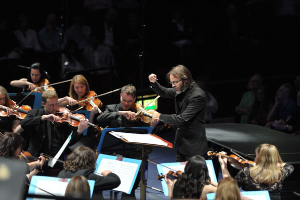 Ilan Volkov leads the BBC Scottish Symphony Orchestra at BBC Prom 50 (photo credit: Chris Christodoulou)