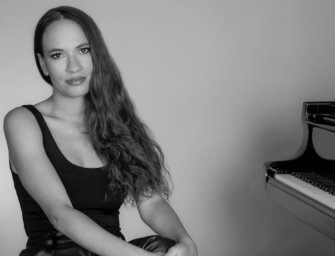 5 Questions to Chelsea Randall (pianist)