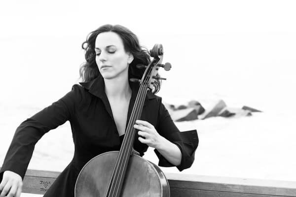Maya Beiser - Photo Merri Cyr Maya Beiser - Photo Merri Cyr