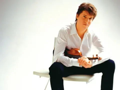 Joshua Bell - Photo by Bill Phelps