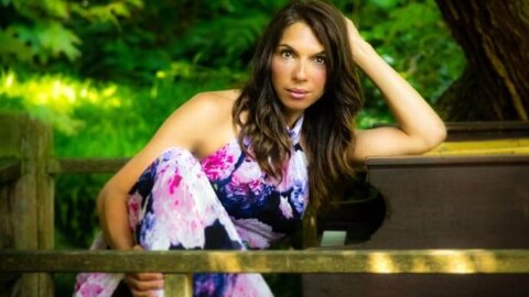 Lara Downes