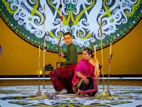 Art Srisayam and Bernadeta Astari in Ine Aya'--Photo by Nichon Glerum