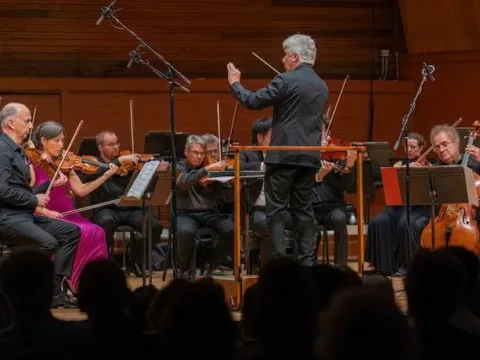 Peter Oundjian leads the Colorado Music Festival Orchestra -- Photo by Geremy Kornreich