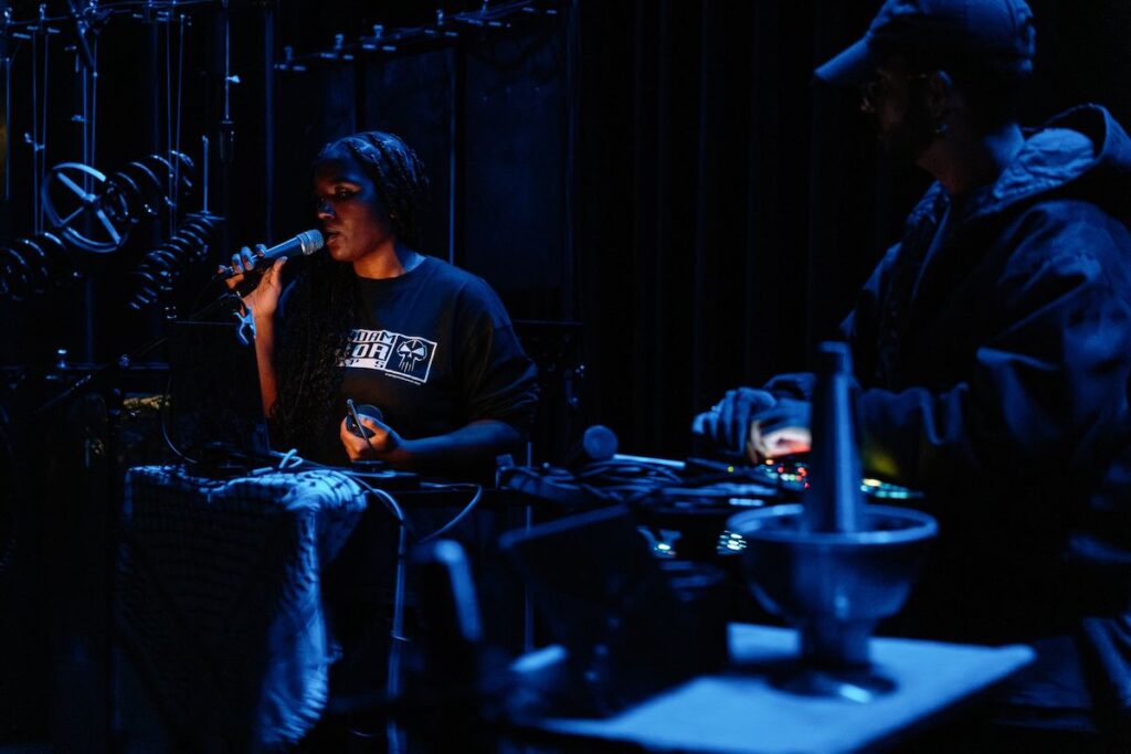 medium (Yaz Lancaster and gg200bpm) -- Photo by Rogier Boogaard