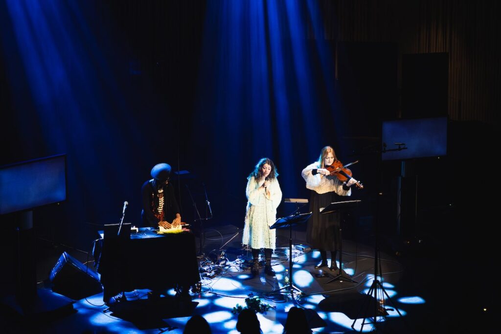 M Alberto Dúplum dúó perform MIRA ZUMBI at Dark Music Days 2026 -- Photo by Sunna Ben