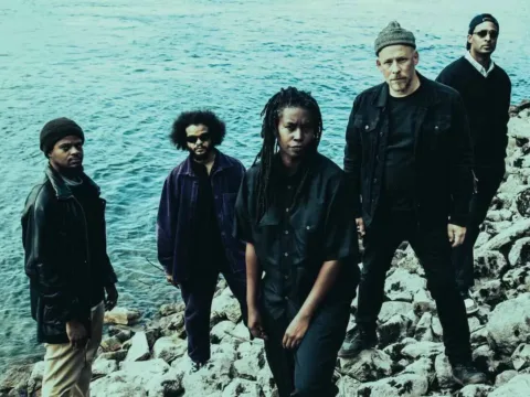 Irreversible Entanglements -- Photo by Annemone Take