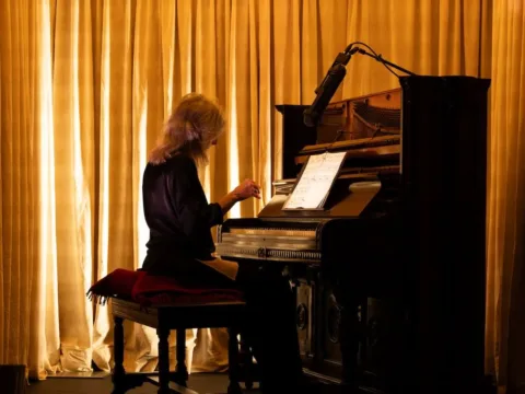 Vicki Ray in Wild Up, 