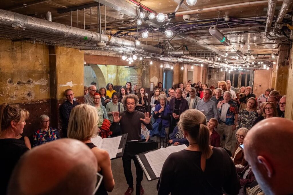 Dan Ludford-Thomas conducts Vox Urbane -- Photo by Ben Roberts